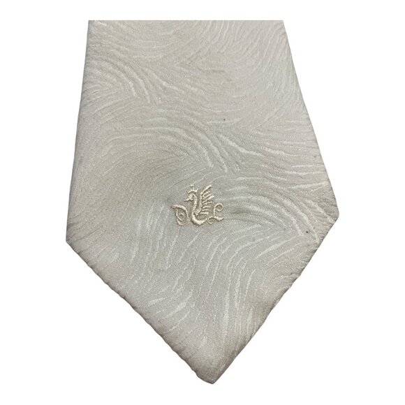 Vintage 1960s–70s Gimbels White Jacquard Wide Tie 55x4 w/ Embroidered Crest - Picture 4 of 5